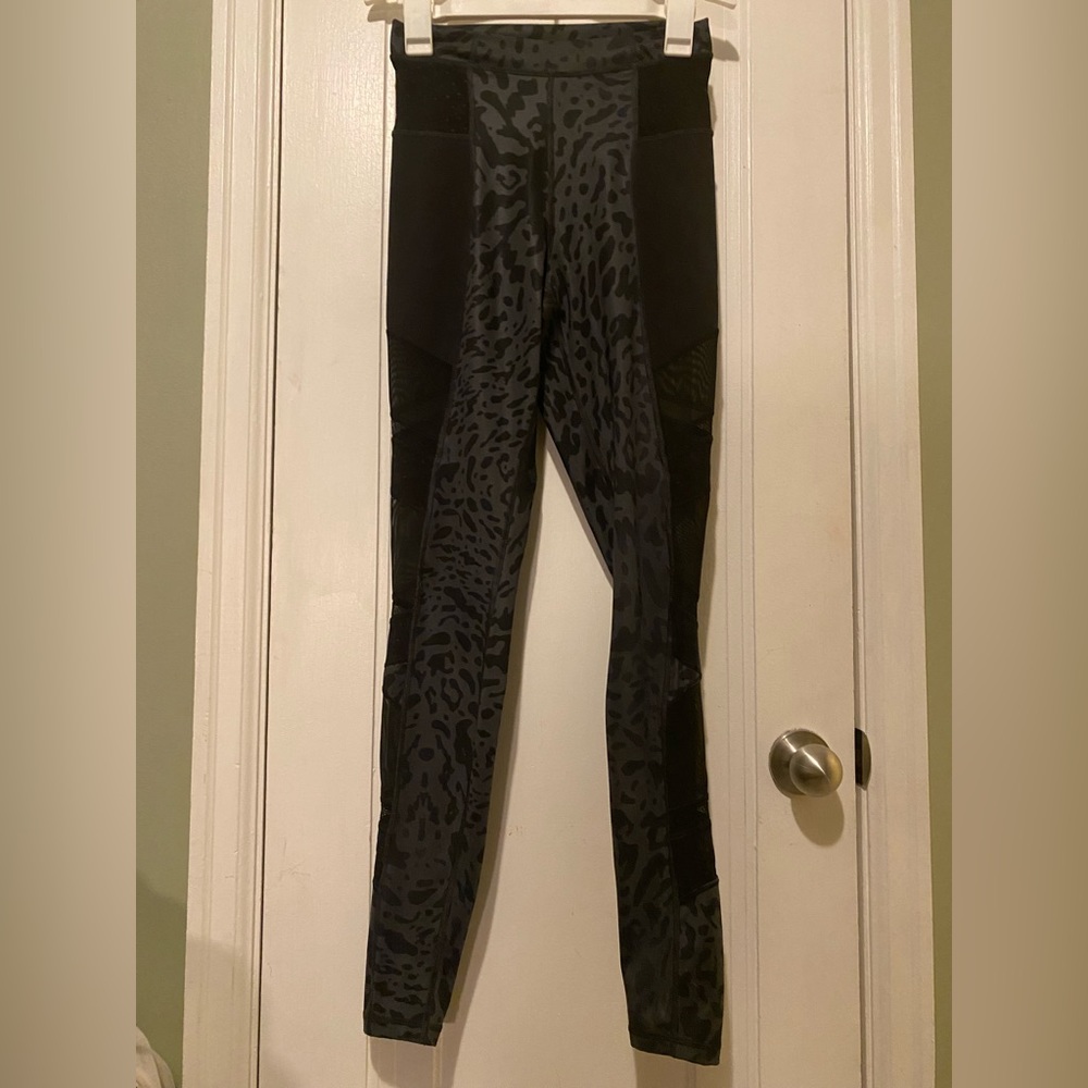 Lululemon leggings size 4